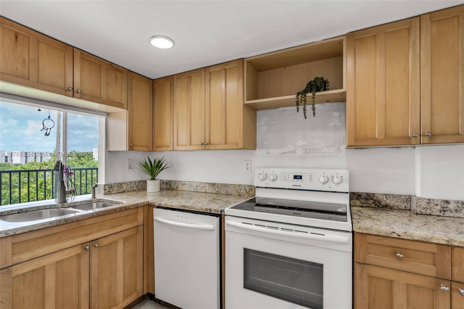 Miami, FL 33174,9431 SW 4th St #405