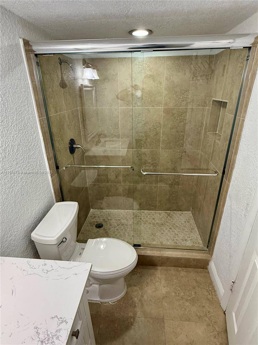 Miami, FL 33173,9493 SW 76th St #L3