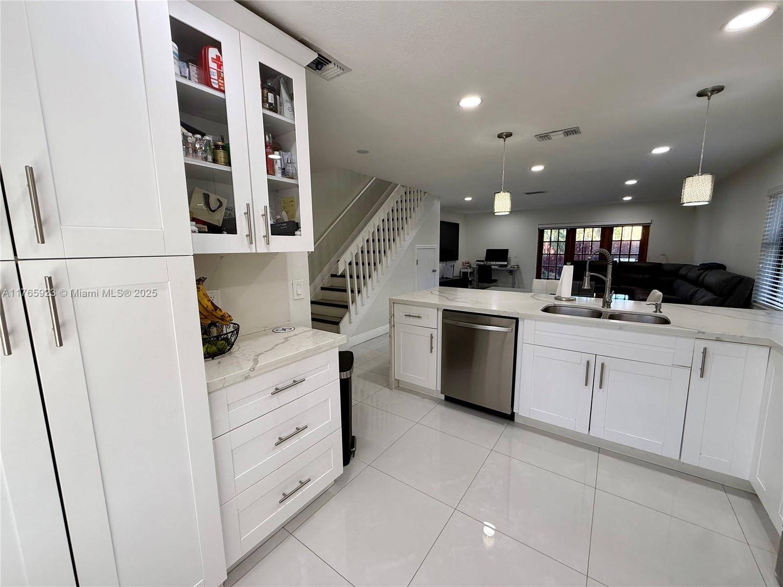 Pembroke Pines, FL 33026,10449 NW 6th St