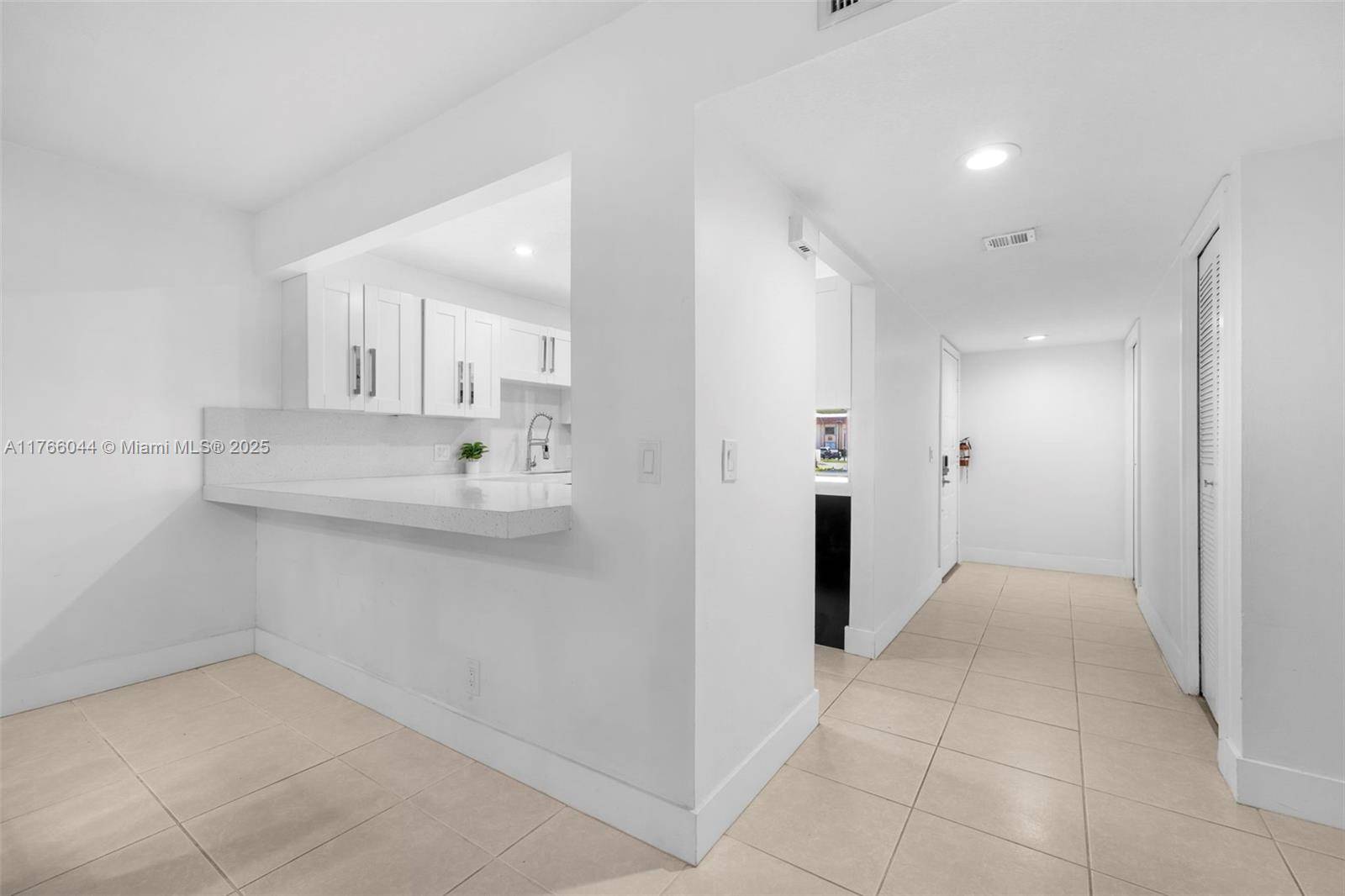 Weston, FL 33326,369 Lakeview Dr #102