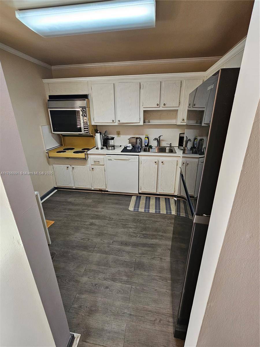 Hallandale Beach, FL 33009,Address not disclosed