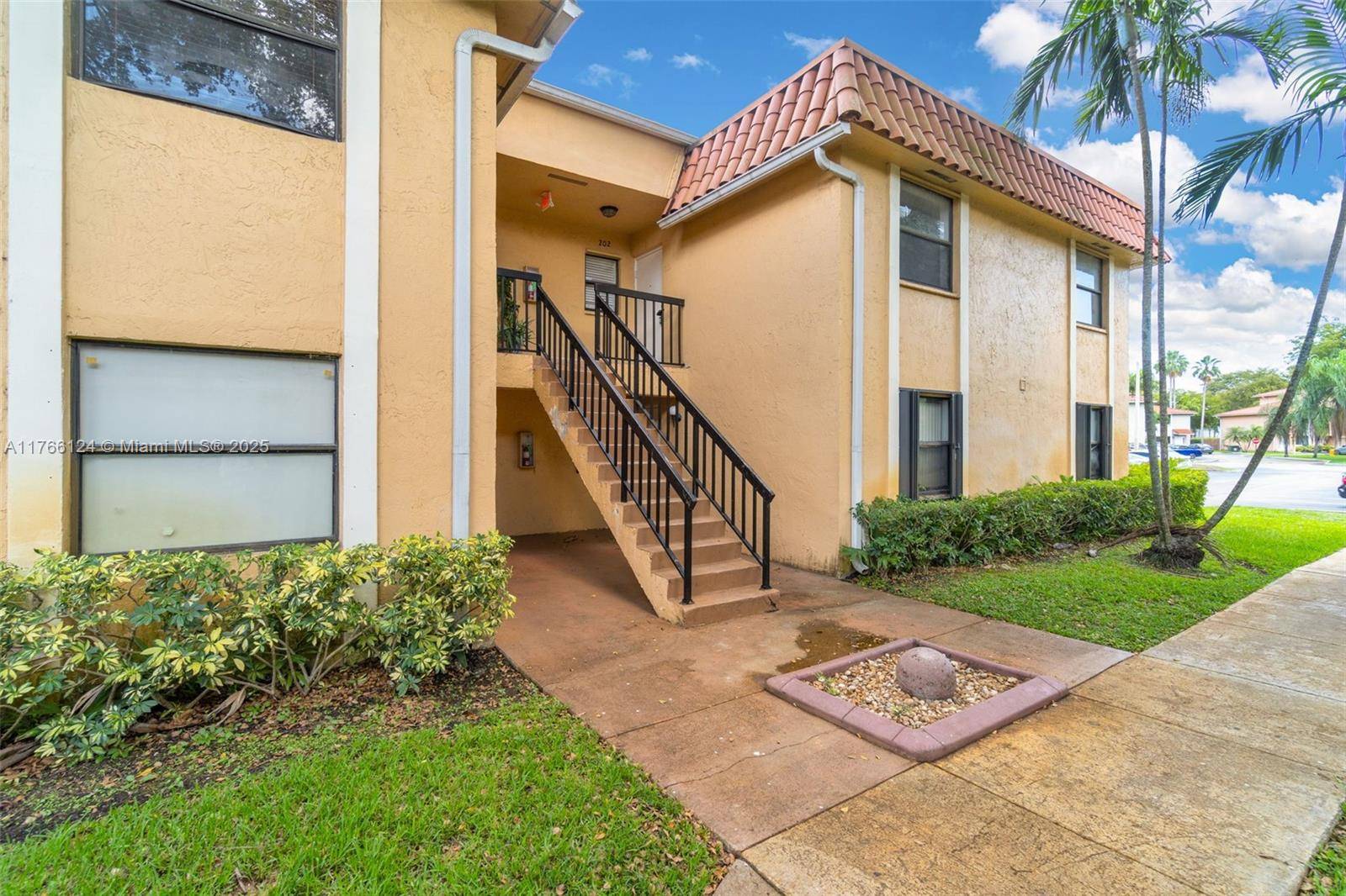 Miami, FL 33196,9728 Hammocks Blvd #202-27