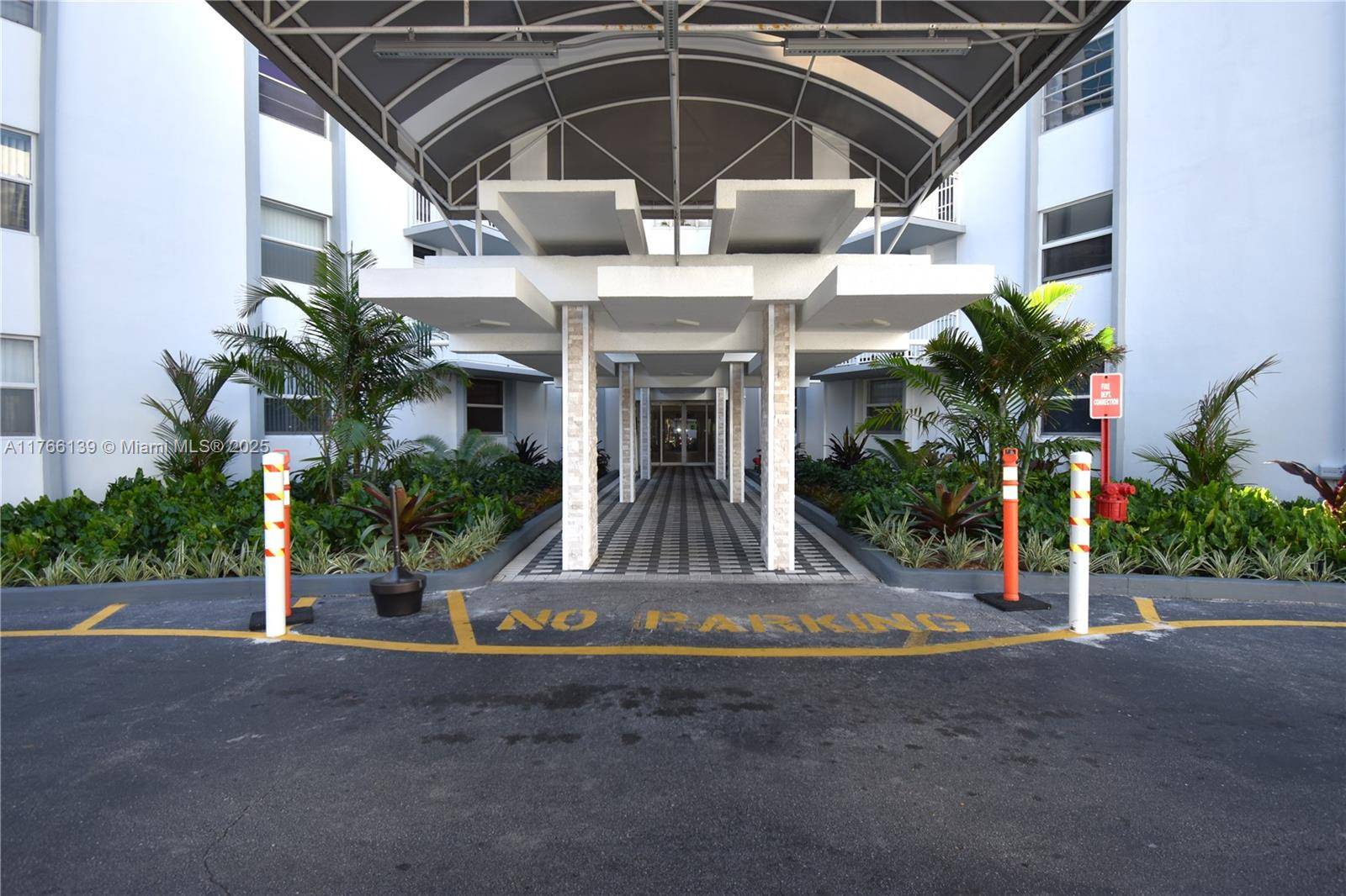 Hallandale Beach, FL 33009,1913 S Ocean Dr #113