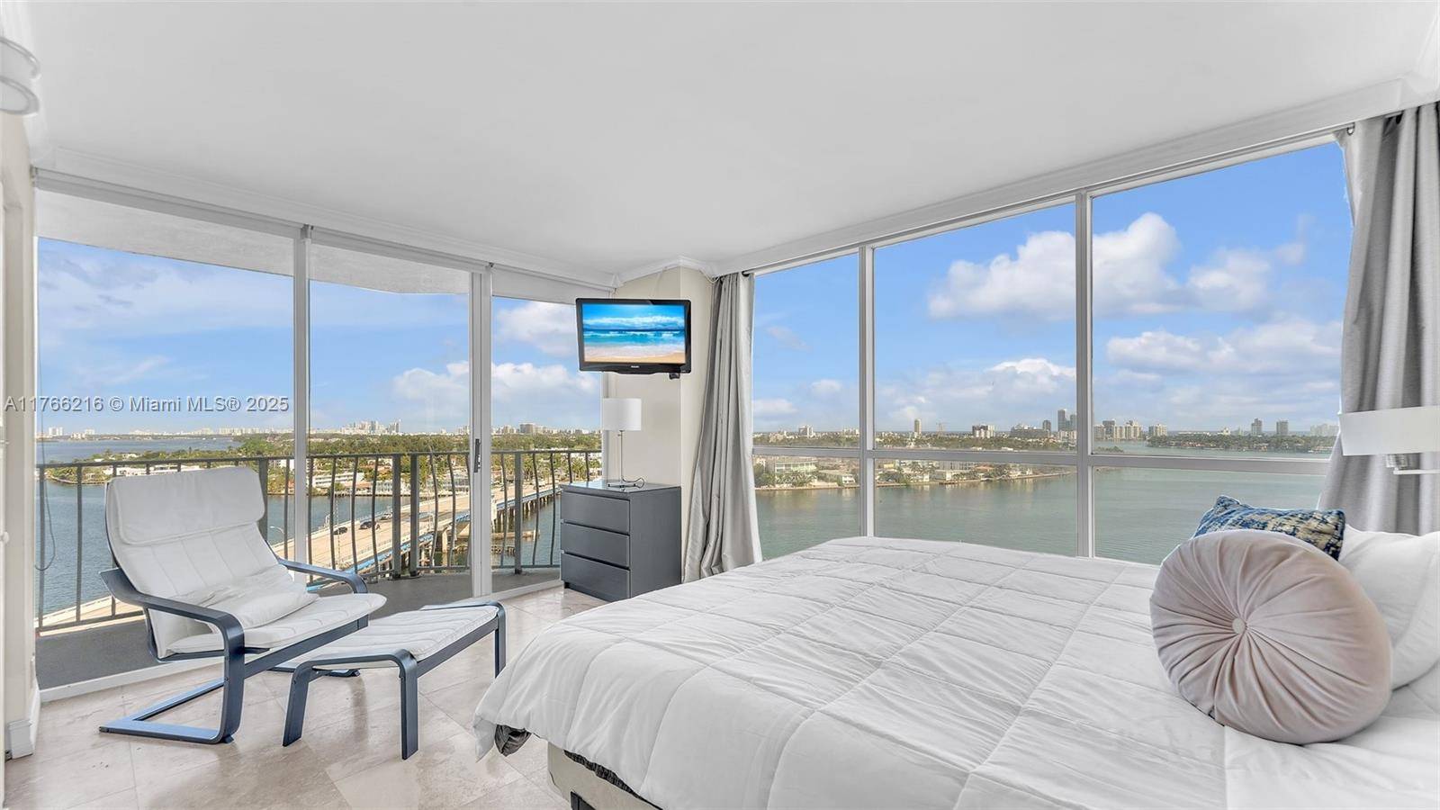 North Bay Village, FL 33141,7601 E Treasure Dr #1518