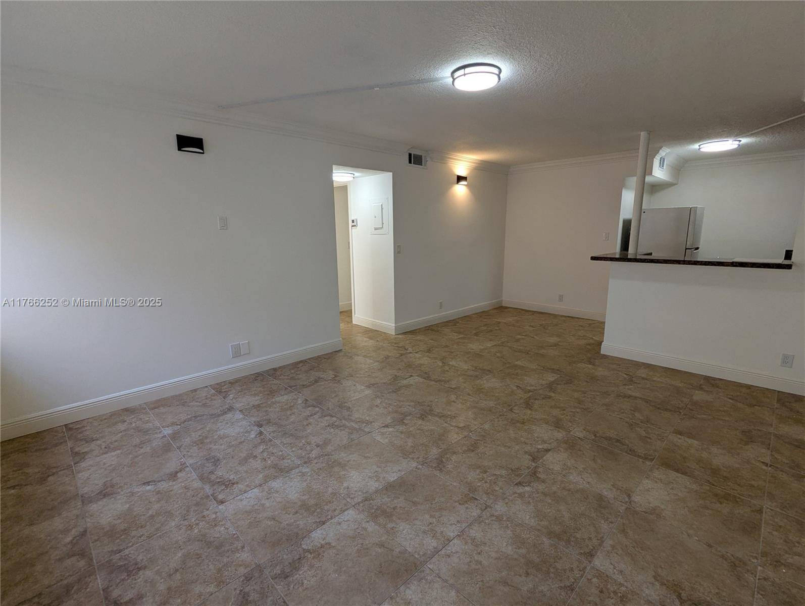 Coral Springs, FL 33071,836 Twin Lakes Dr #19-B