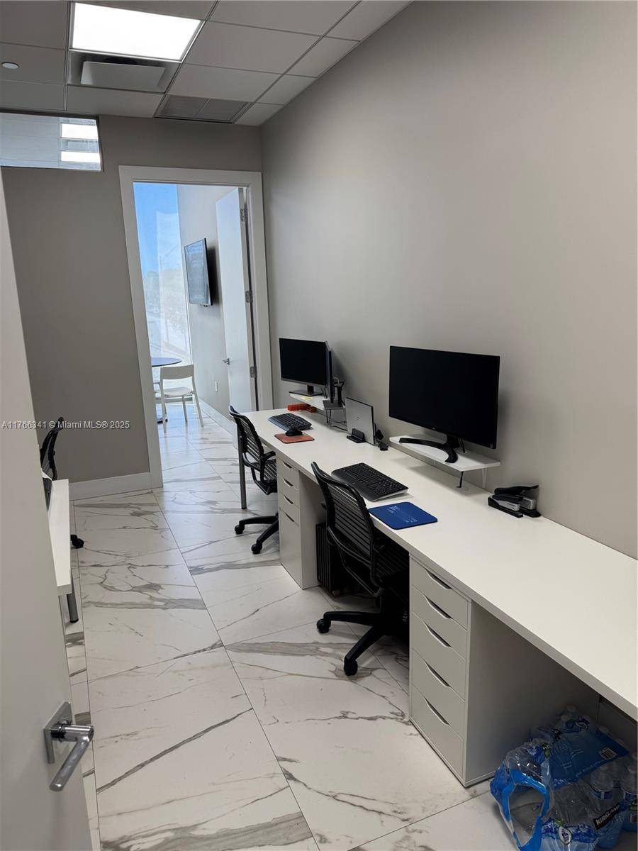 Miami, FL 33180,2420 NE 186th St ##203C