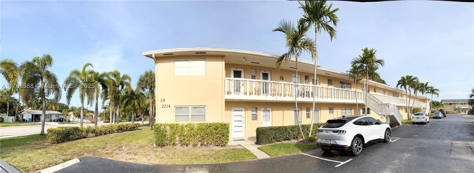 Boynton Beach, FL 33435,2214 NE 1st Way #102