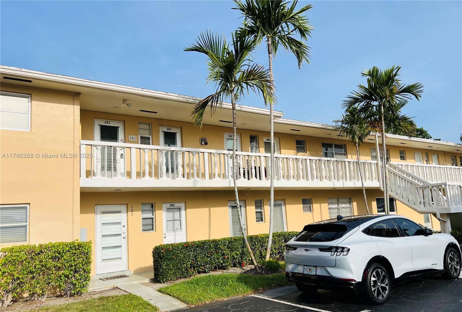 Boynton Beach, FL 33435,2214 NE 1st Way #102