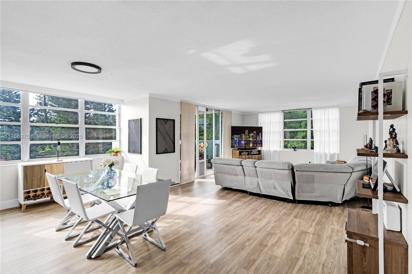Aventura, FL 33160,2780 NE 183rd St #401