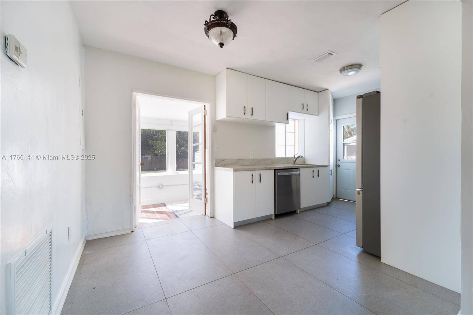 Hollywood, FL 33020,1504 Funston St