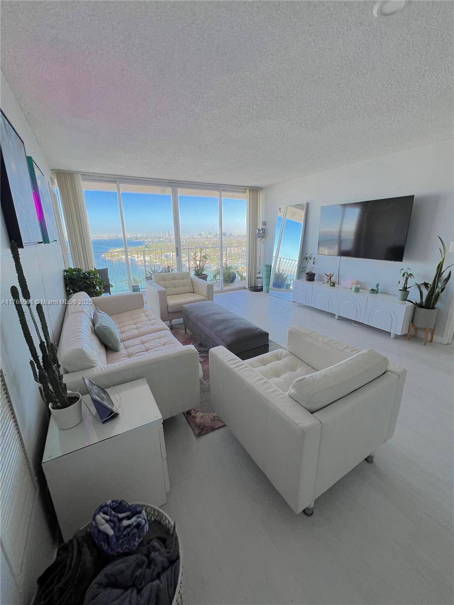 North Bay Village, FL 33141,7601 E Treasure Dr #2412
