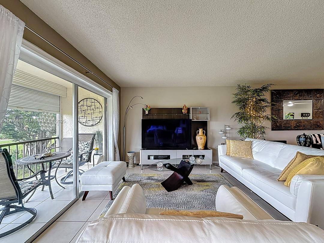 Pembroke Pines, FL 33025,9411 N Hollybrook Lake Dr #304