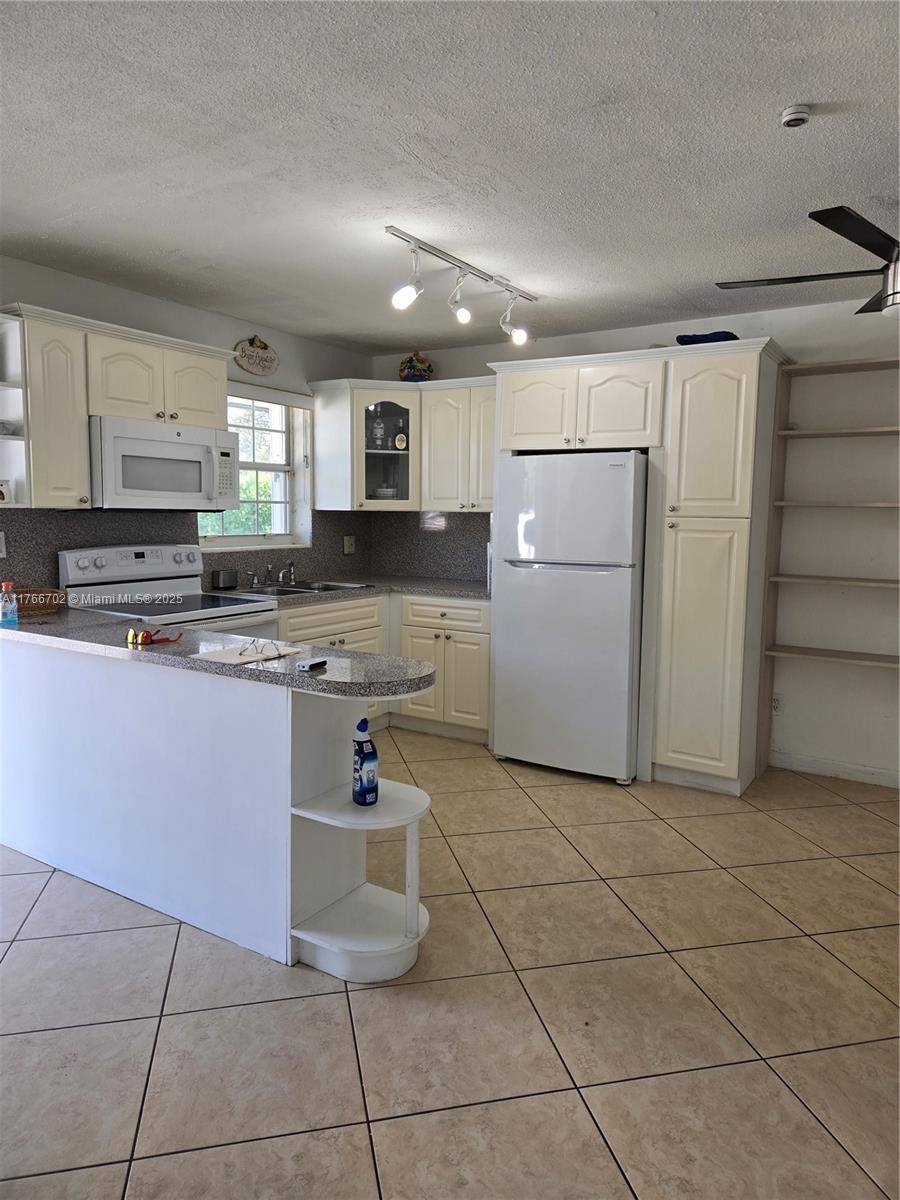 Hollywood, FL 33021,266 Columbus Pkwy #1-2