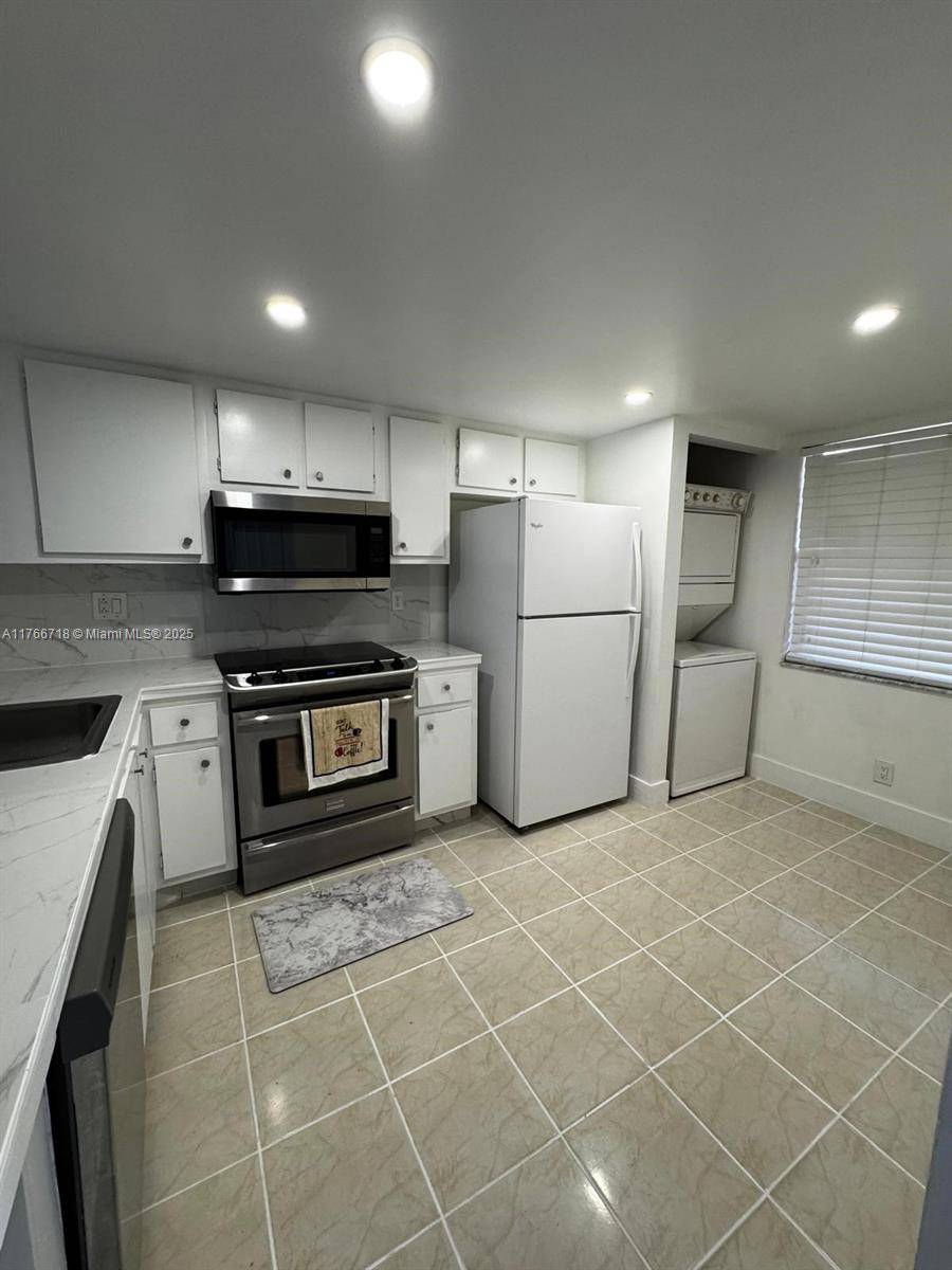 Lauderhill, FL 33313,6575 W Oakland Park Blvd #303