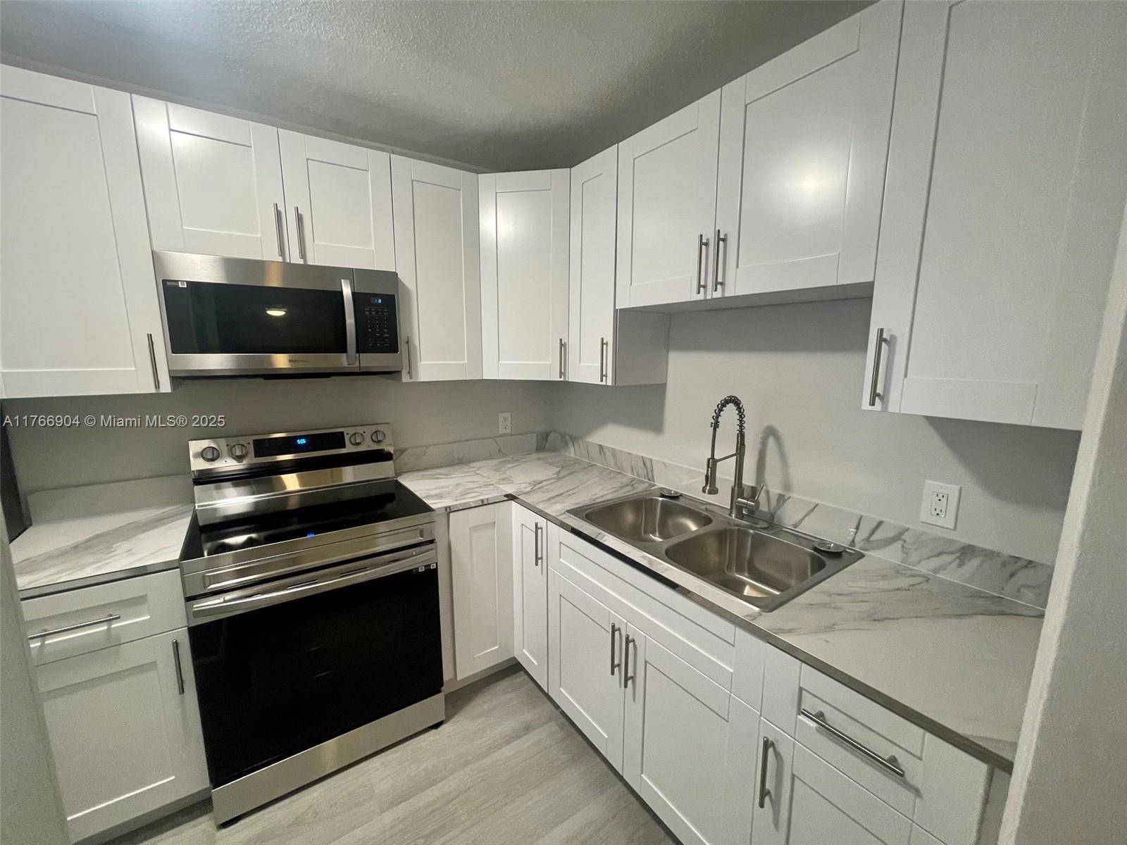 Pompano Beach, FL 33062,1077 SE 22nd Ave #N8