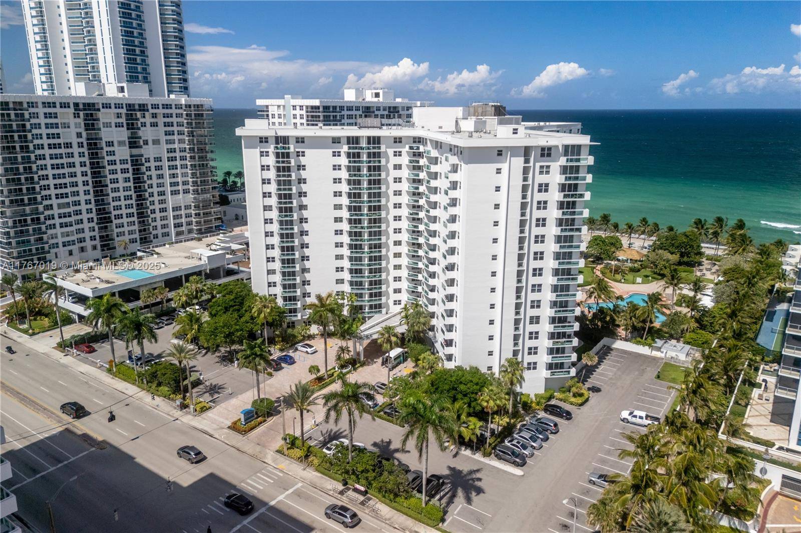 Hollywood, FL 33019,3001 S Ocean Dr #425