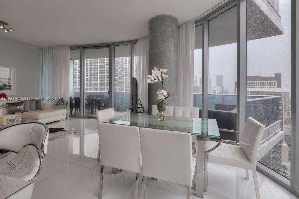 Miami, FL 33131,200 Biscayne Blvd Way #4402
