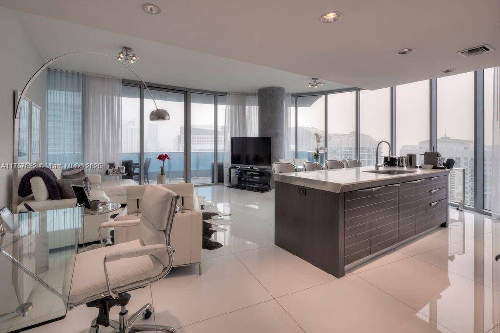 Miami, FL 33131,200 Biscayne Blvd Way #4402