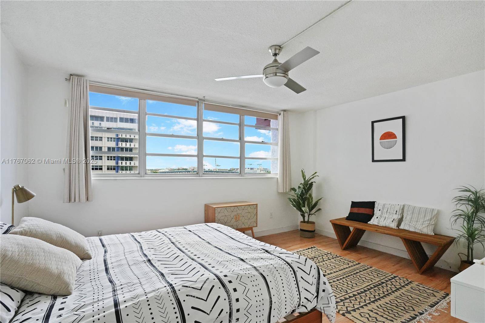 Miami Beach, FL 33139,800 West Ave #543