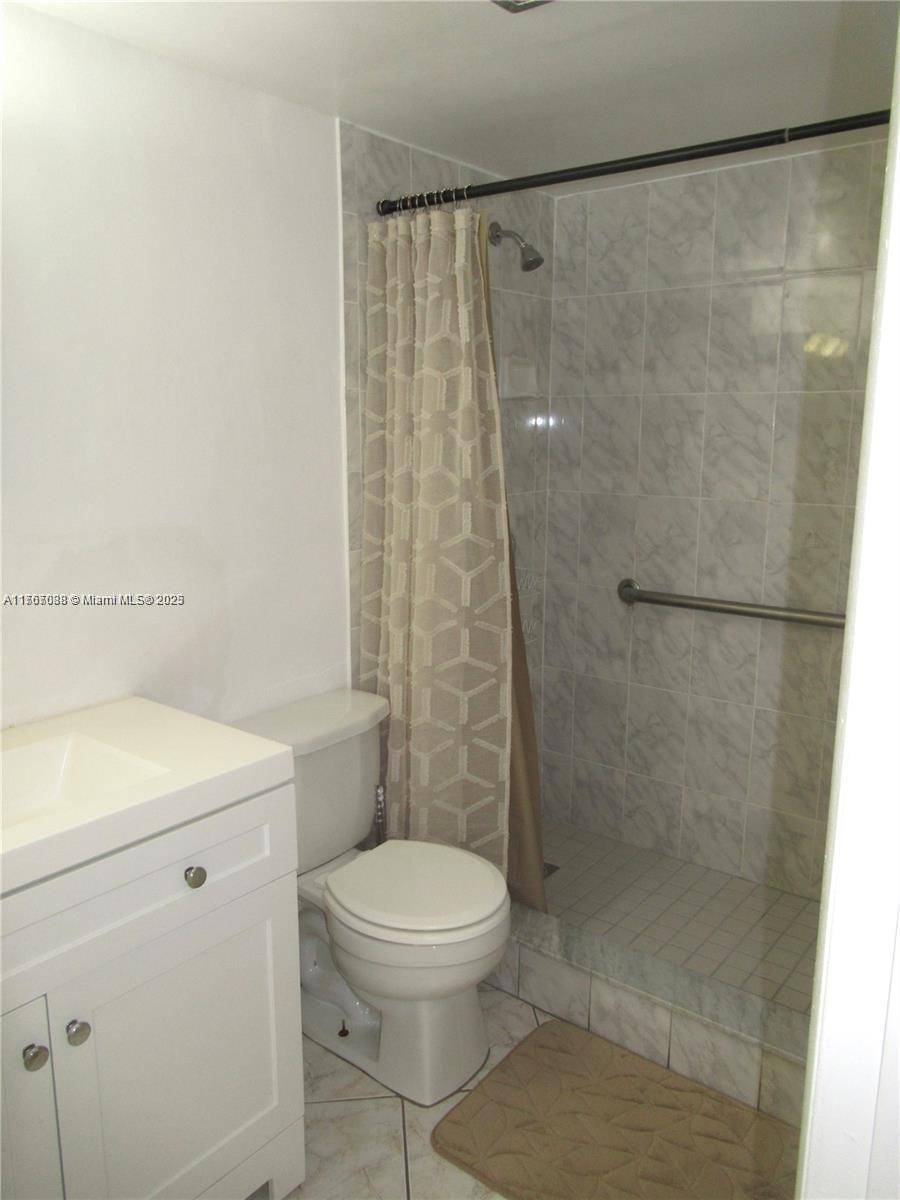 Hallandale Beach, FL 33009,581 Blue Heron Dr #303-B