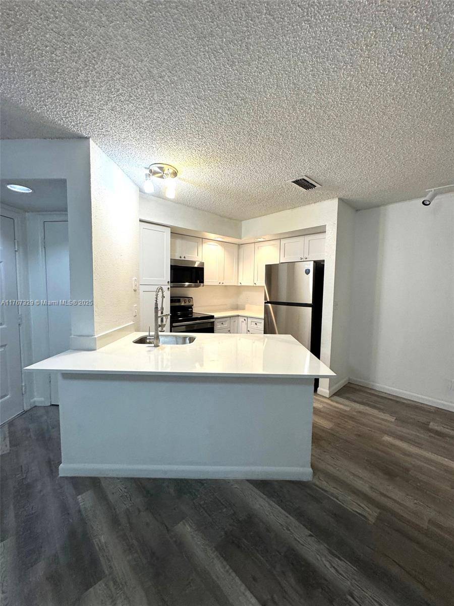 Margate, FL 33063,3390 N Pinewalk Dr N #1016