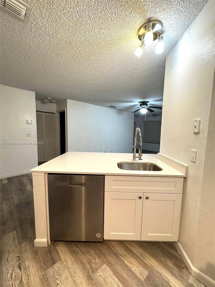 Margate, FL 33063,3390 N Pinewalk Dr N #1016