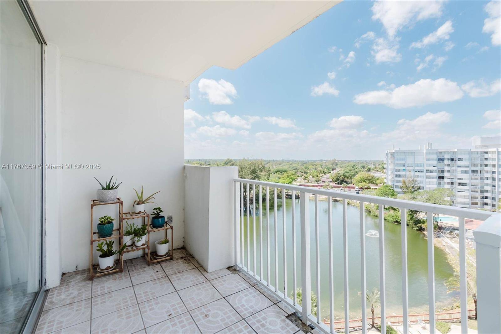 Miami, FL 33179,1300 NE Miami Gardens Dr #917E