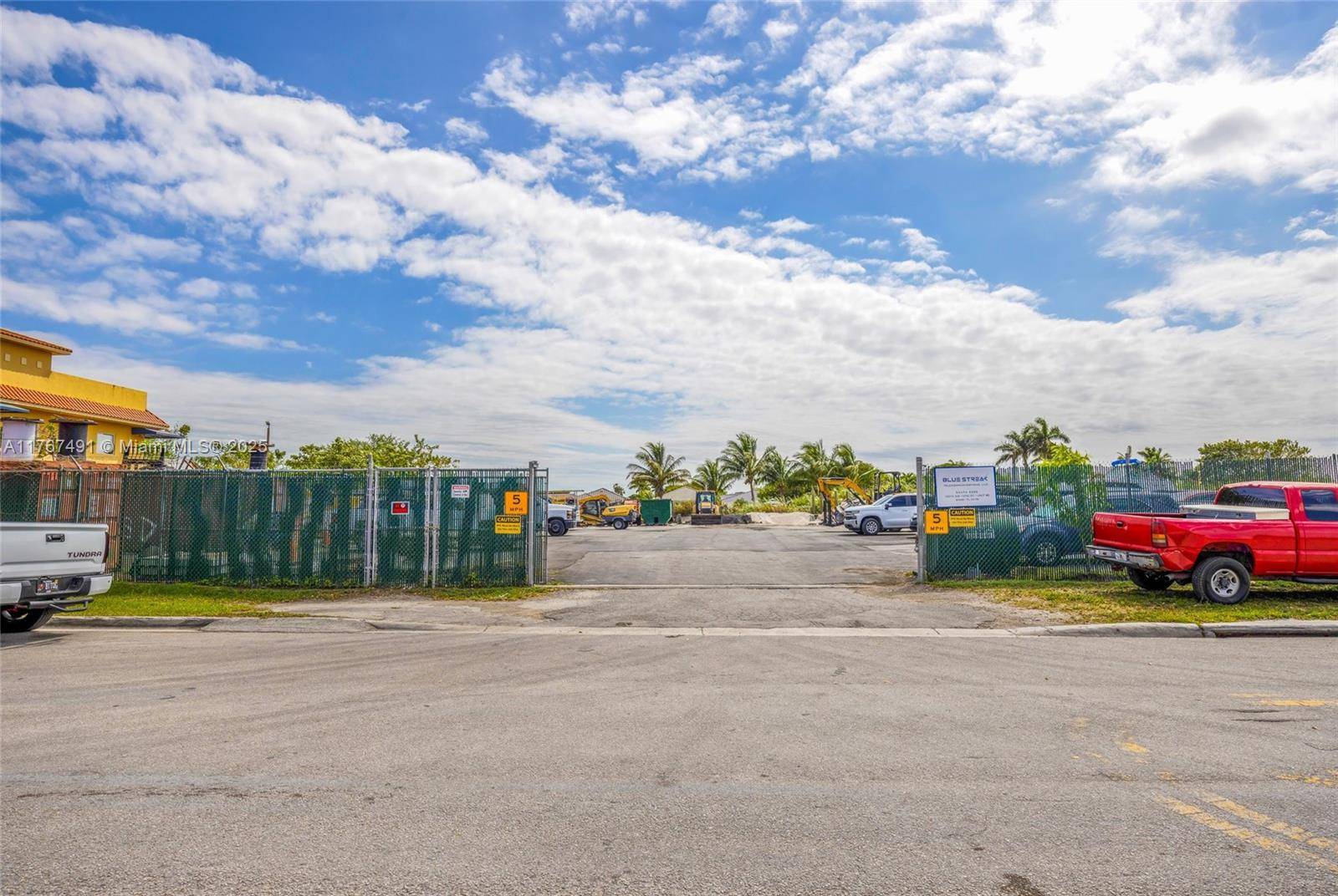 Kendall, FL 33196,15077 sw 137 st