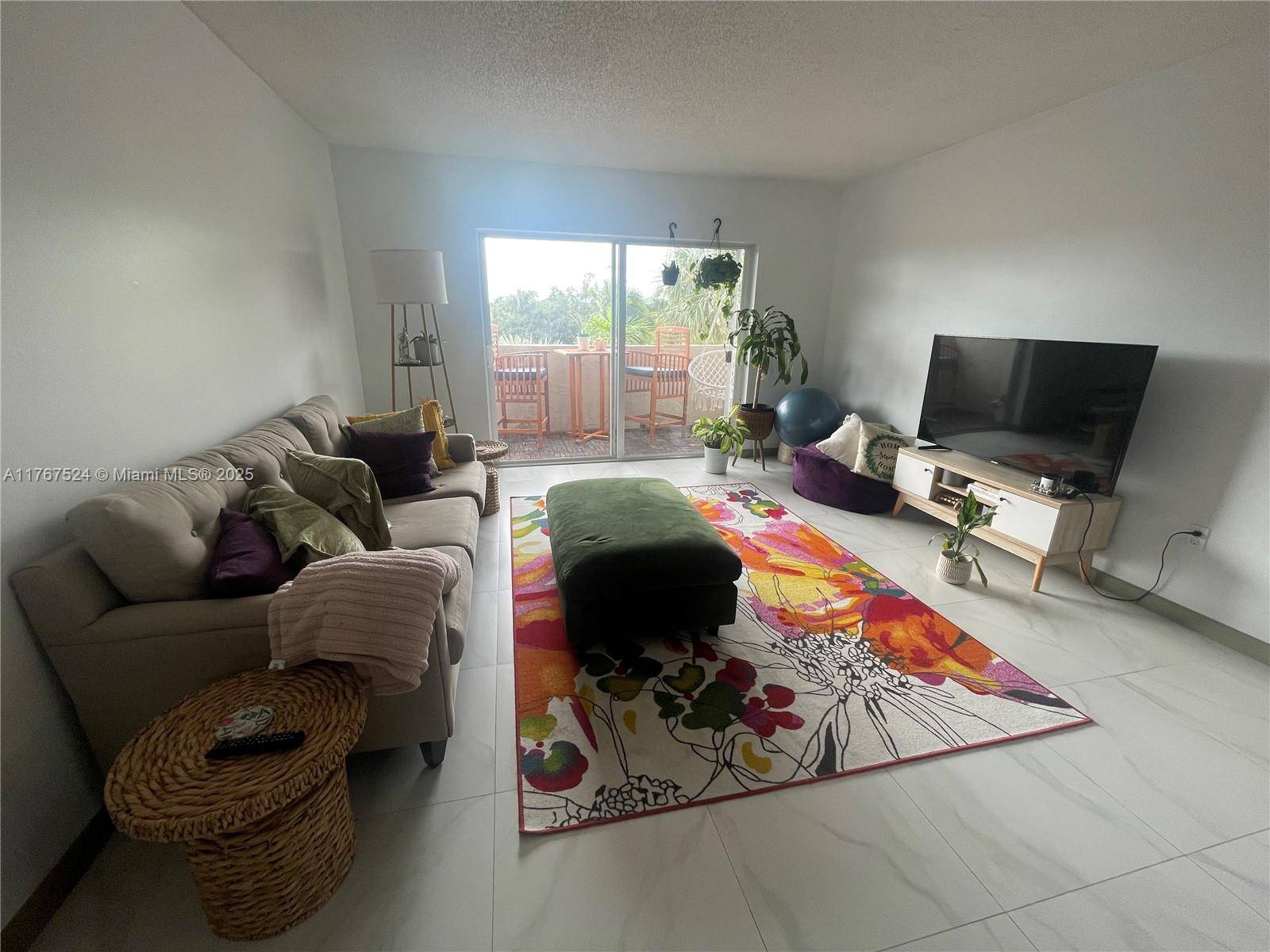 Pinecrest, FL 33156,6902 N Kendall Dr #E401