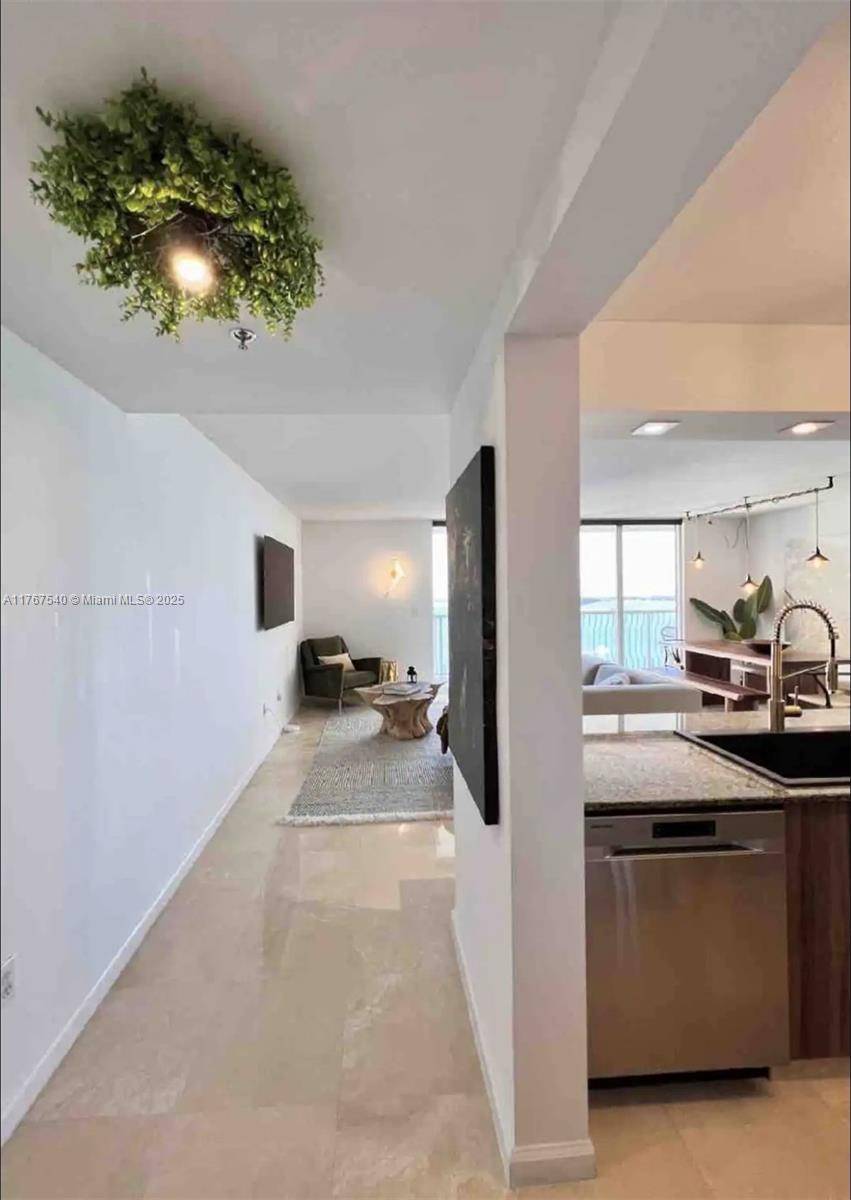 Miami, FL 33131,1200 Brickell Bay Dr #3201