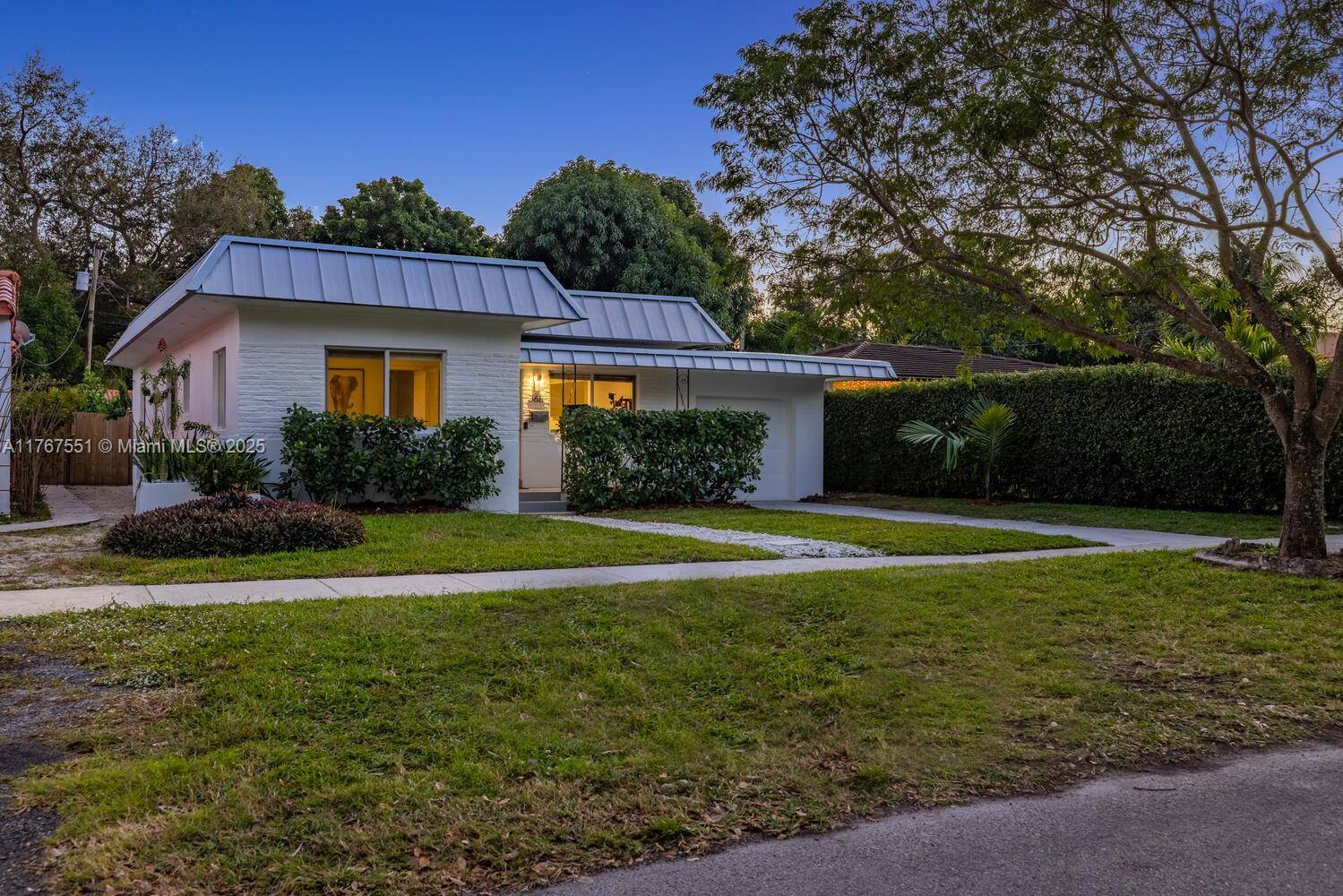 El Portal, FL 33138,368 NE 89th St