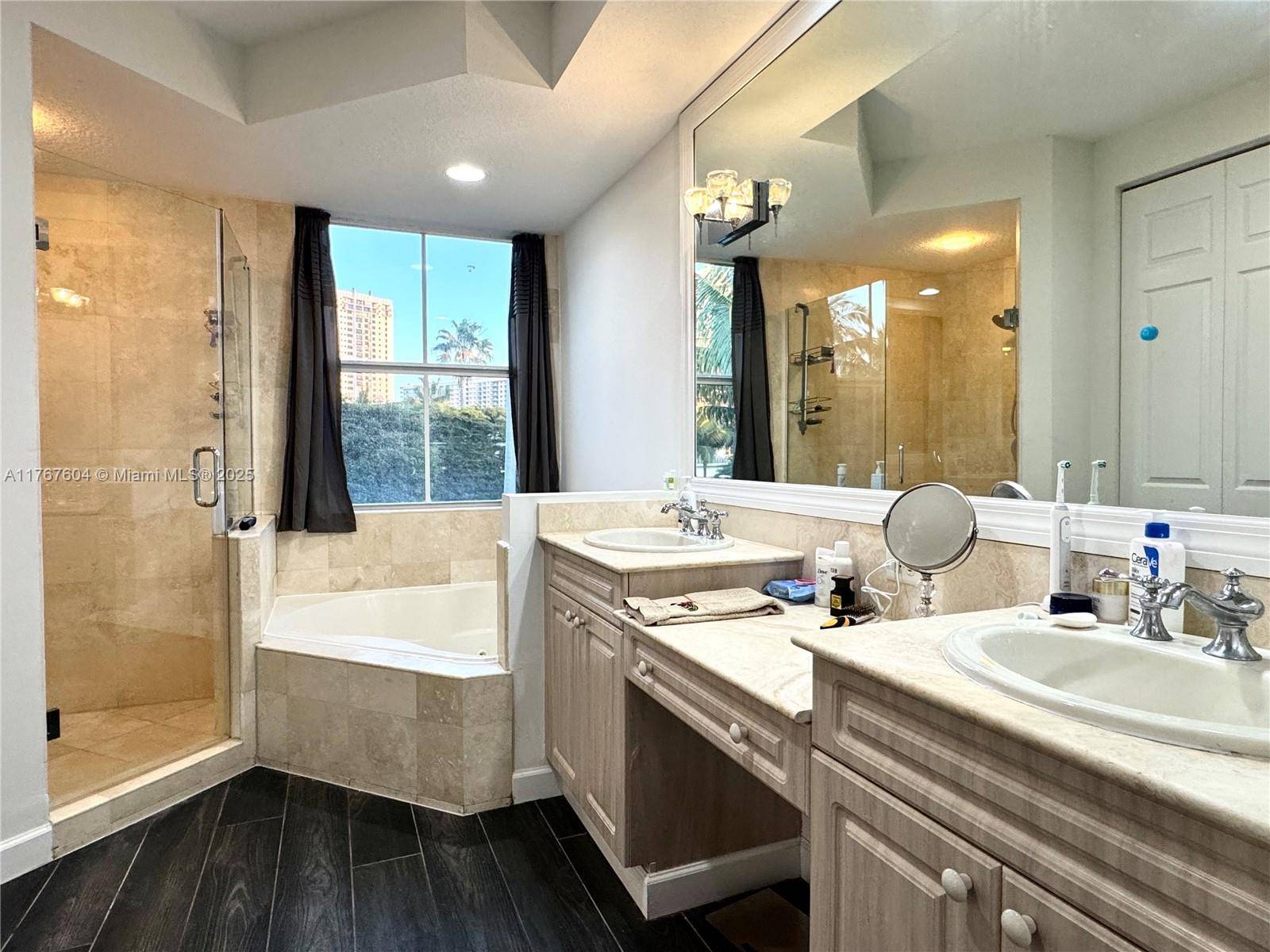 Hollywood, FL 33019,826 E Spinnaker Dr E #E