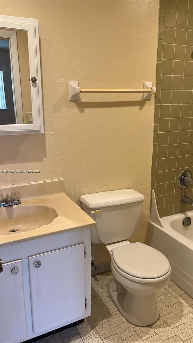 Tamarac, FL 33321,8060 Fairview Dr #208