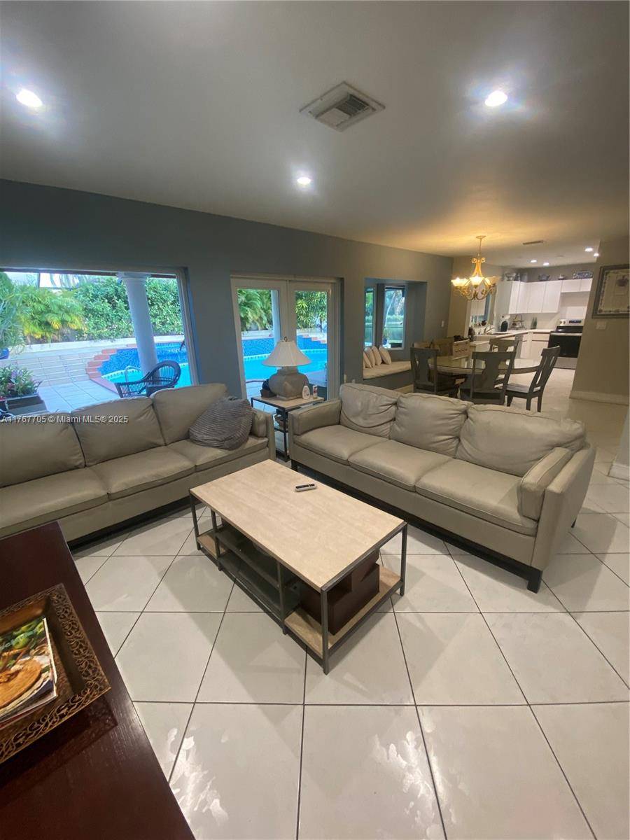 Doral, FL 33178,10355 NW 45th Ln