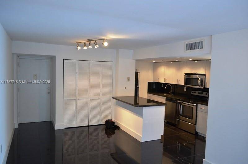 Miami Beach, FL 33139,1035 West Ave #205