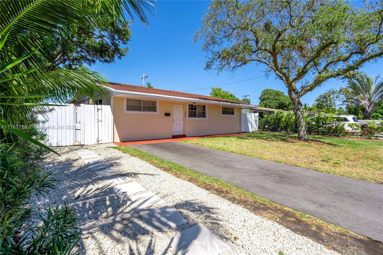 Hollywood, FL 33024,6441 Allen St