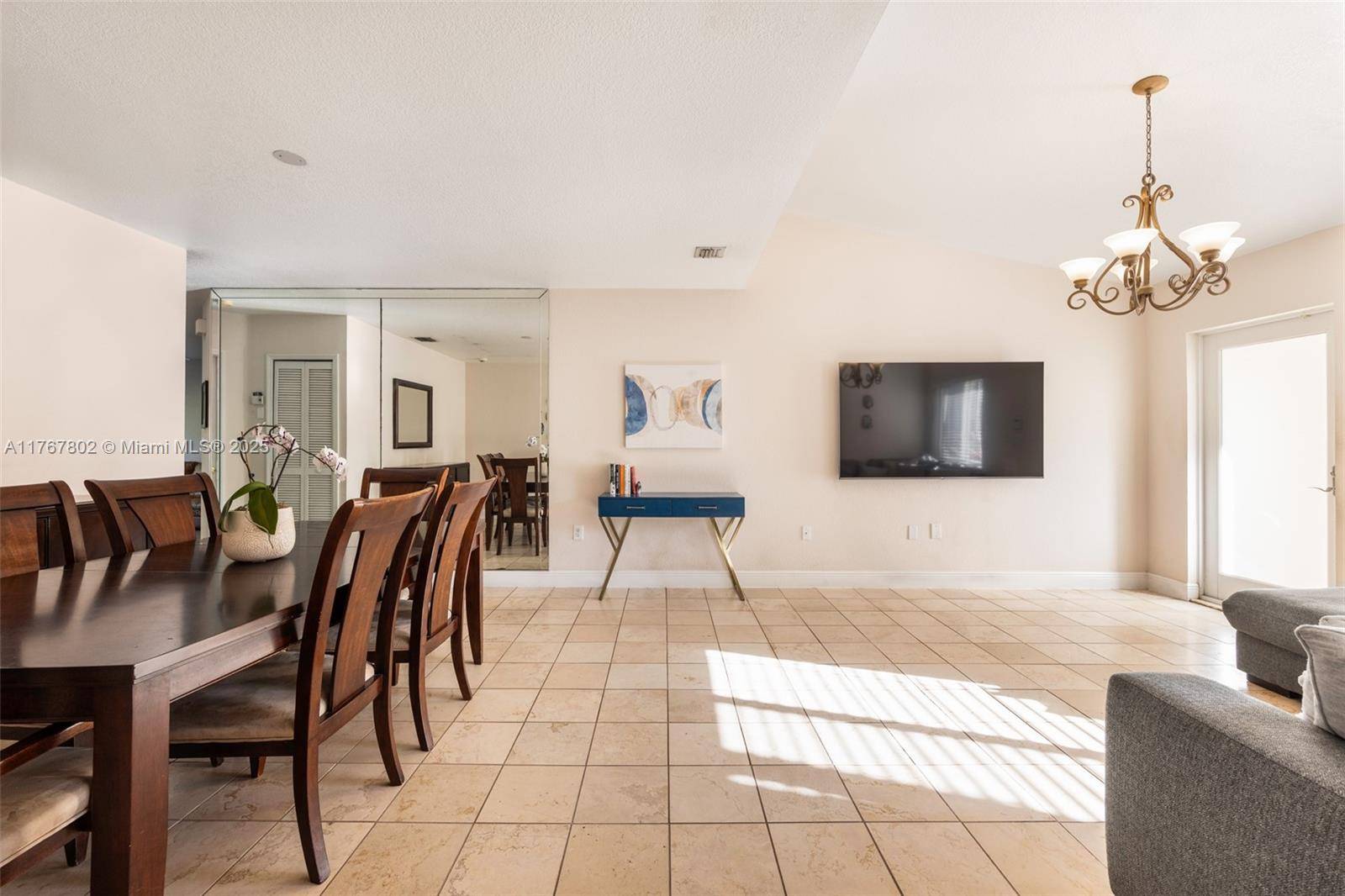 Coral Gables, FL 33134,870 Capri St