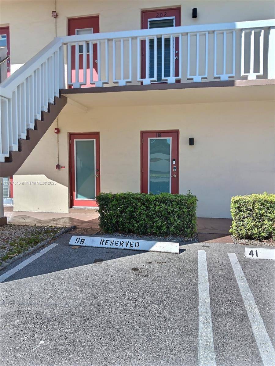 Lauderhill, FL 33313,4441 NW 16th St #J102