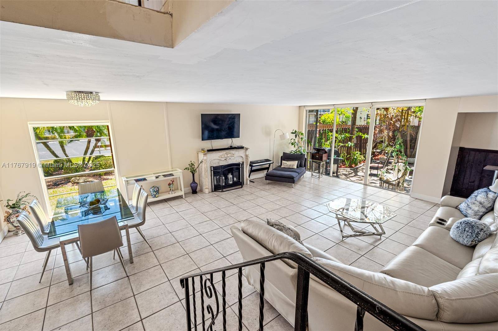 Hallandale Beach, FL 33009,2420 NE 11th St #164
