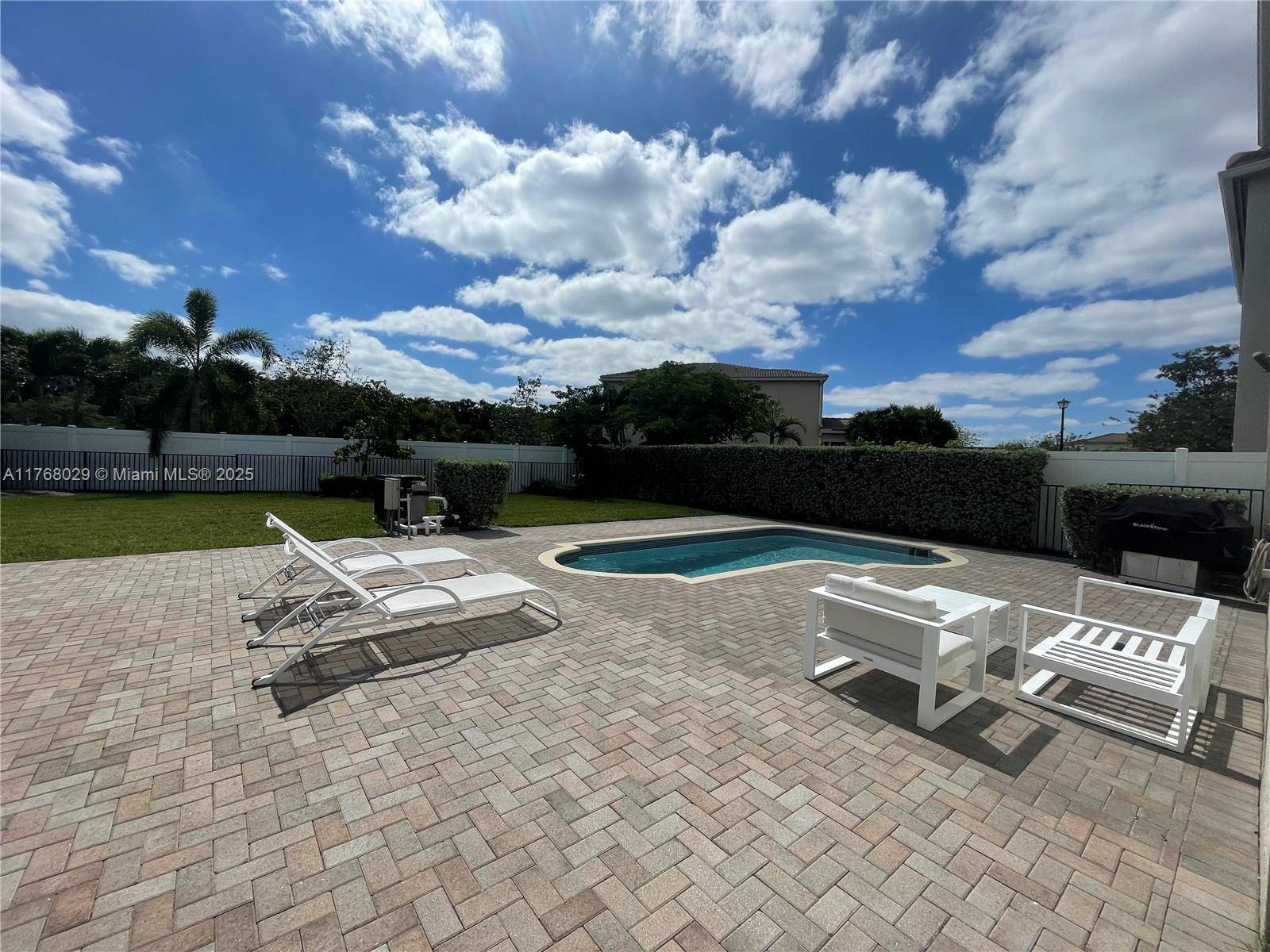 Miami, FL 33179,838 NE 191st St