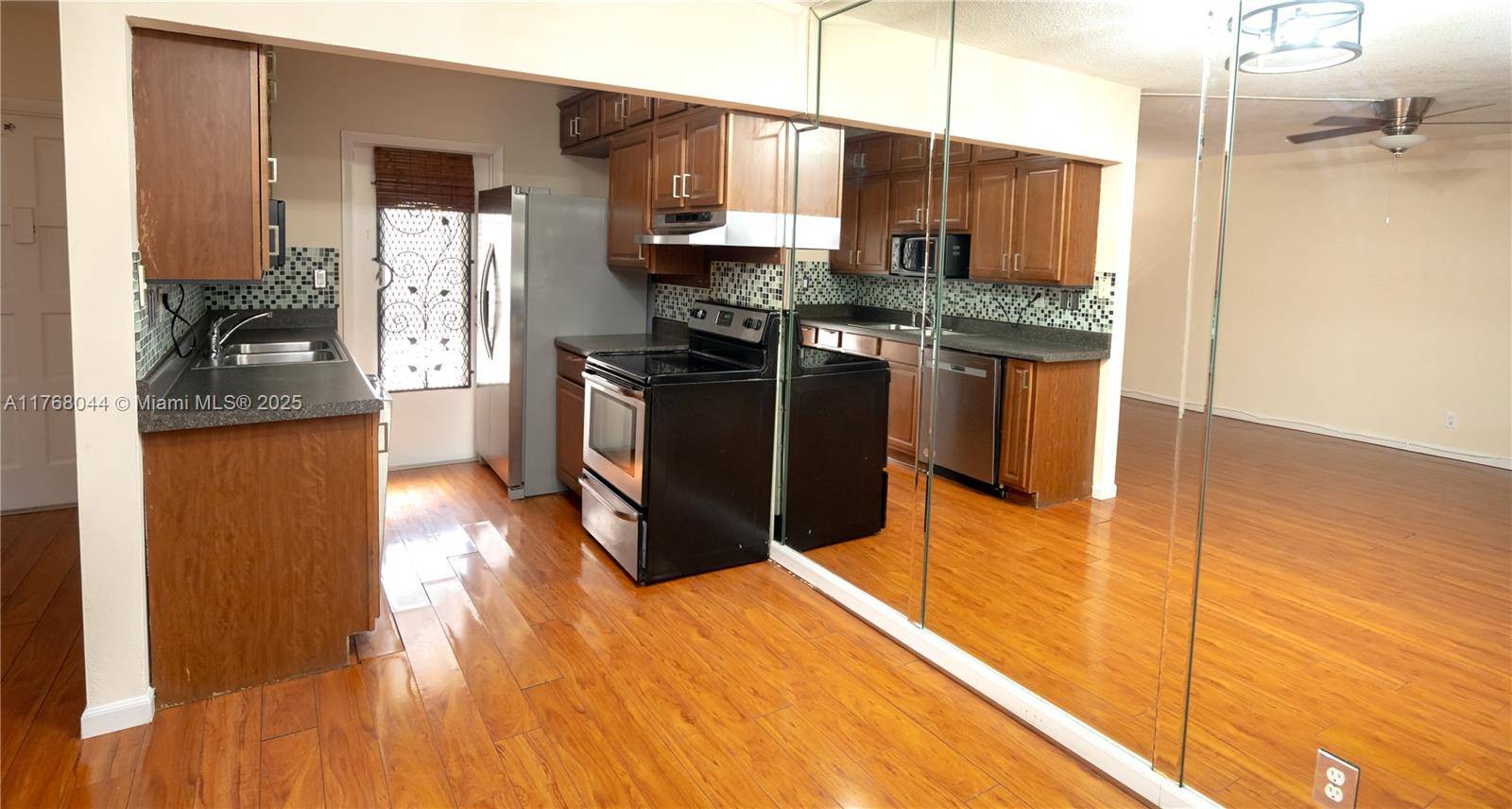 Hollywood, FL 33020,1855 Plunkett St #203