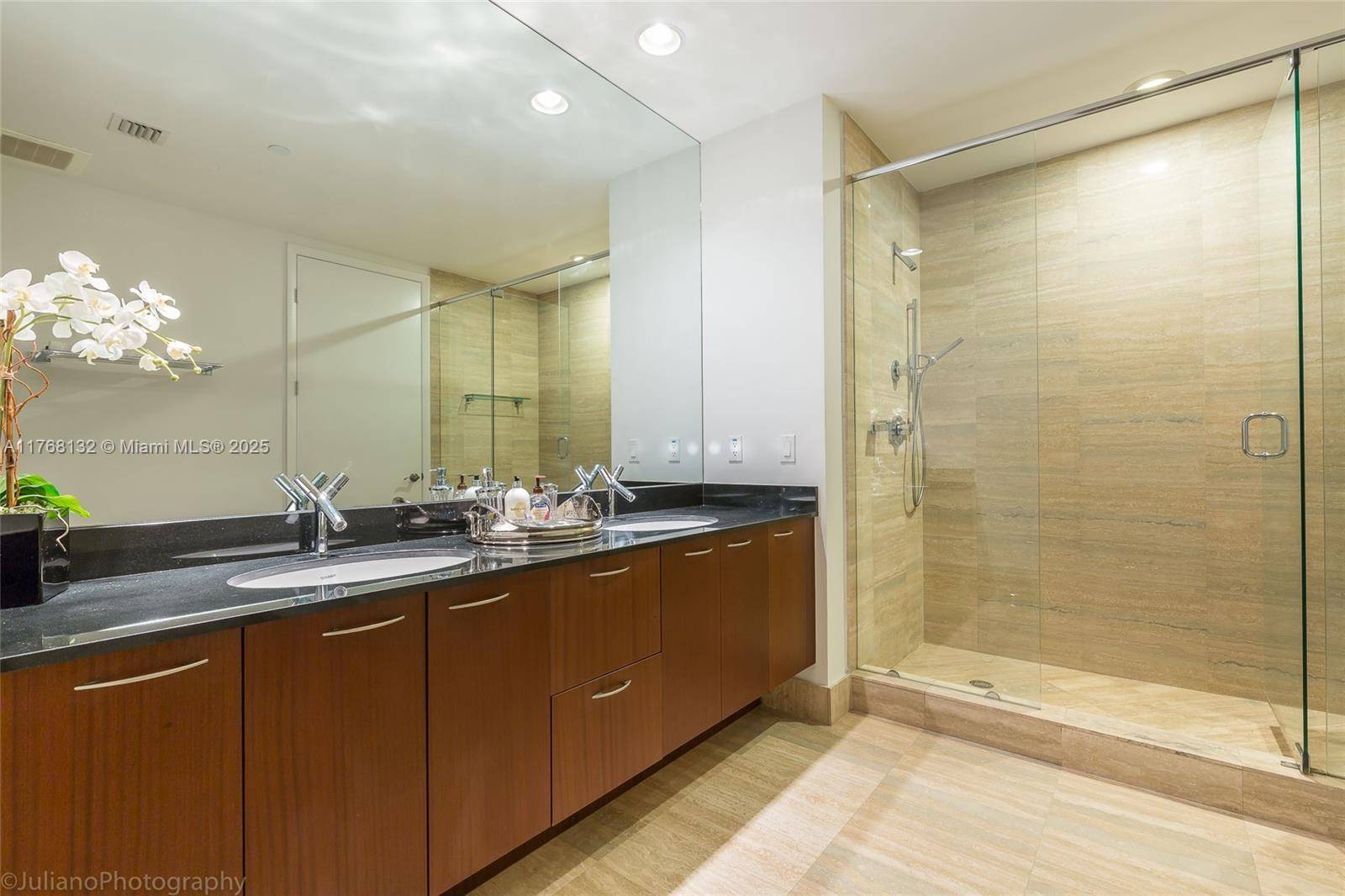 Sunny Isles Beach, FL 33160,15811 Collins Ave #1105