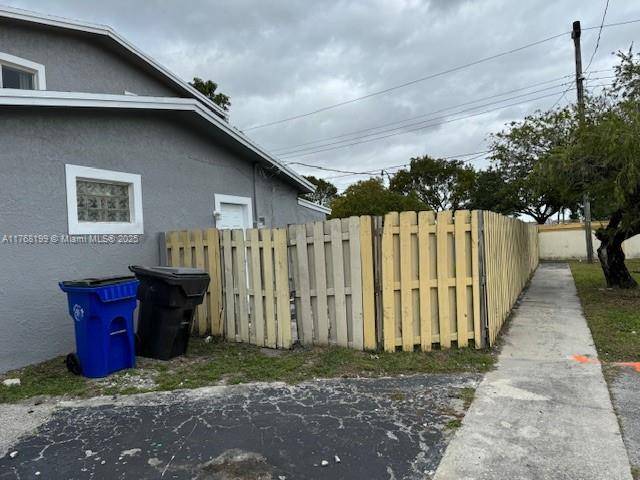 Lauderdale Lakes, FL 33309,3801 NW 43rd Pl #*