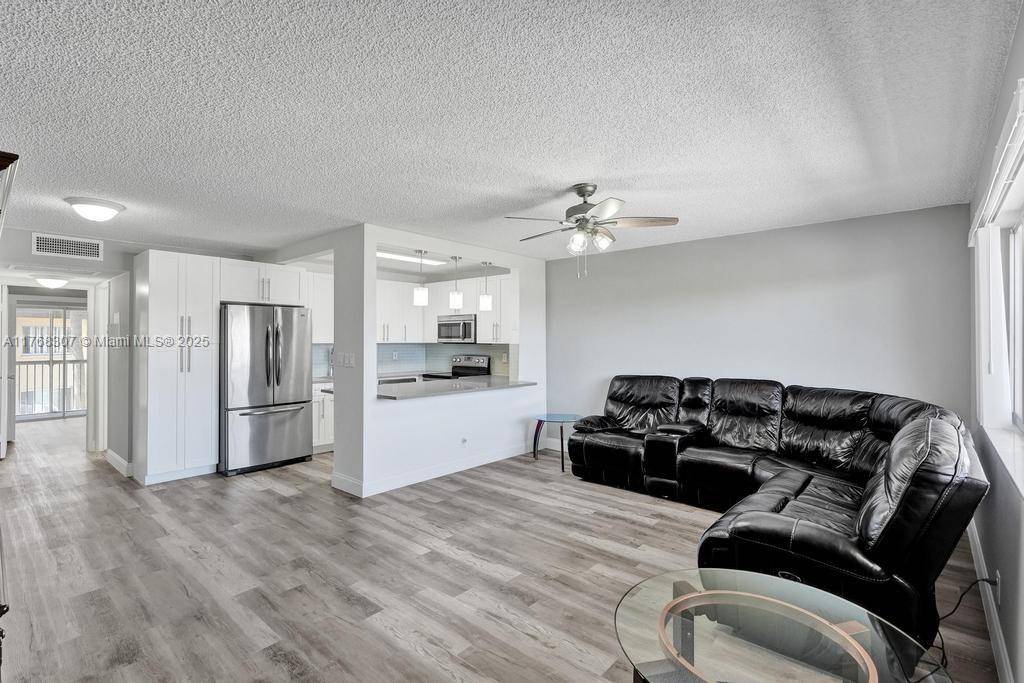 Palm Springs, FL 33461,700 Village Green Ct #319