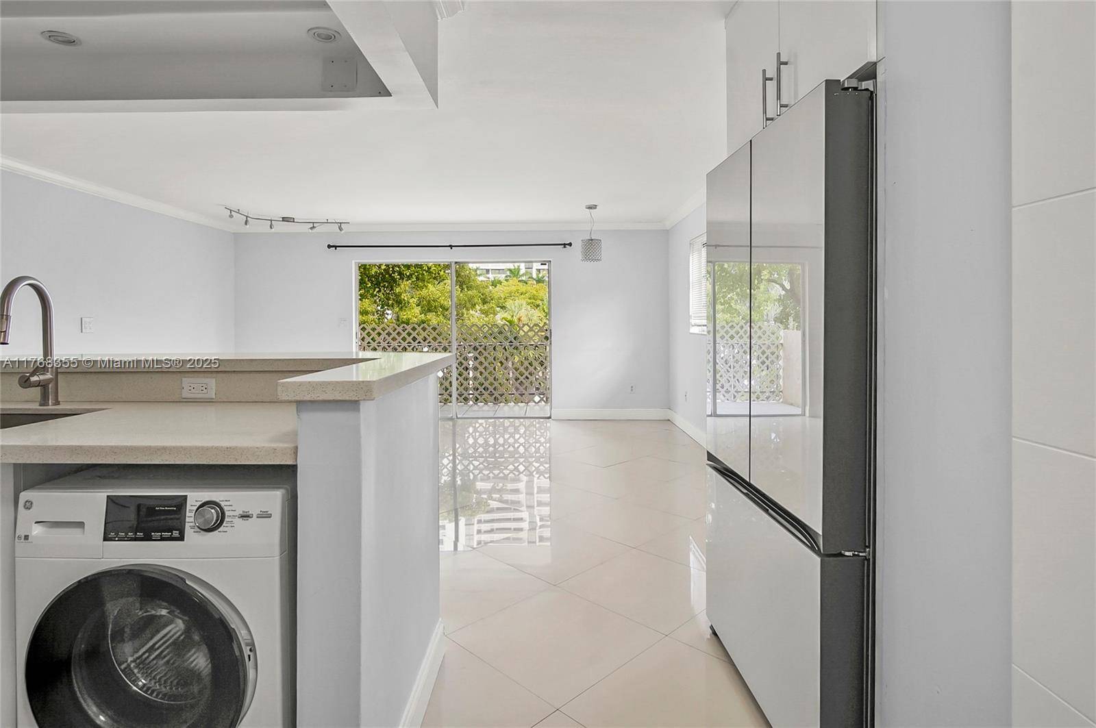 North Miami Beach, FL 33160,3522 NE 171st St #308
