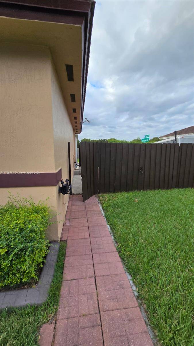 Homestead, FL 33033,604 SE 12th Ter #1