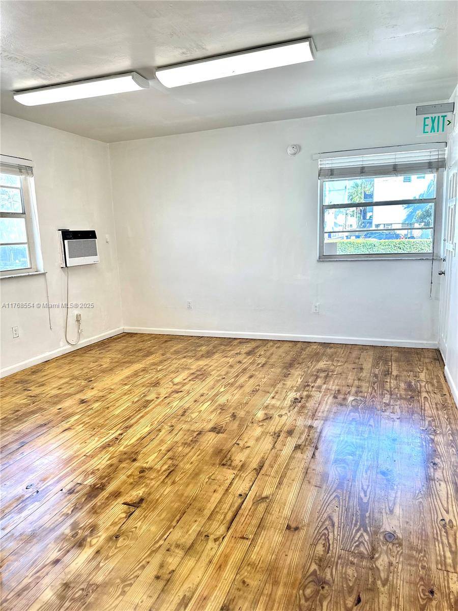 Miami Beach, FL 33139,708 6th St