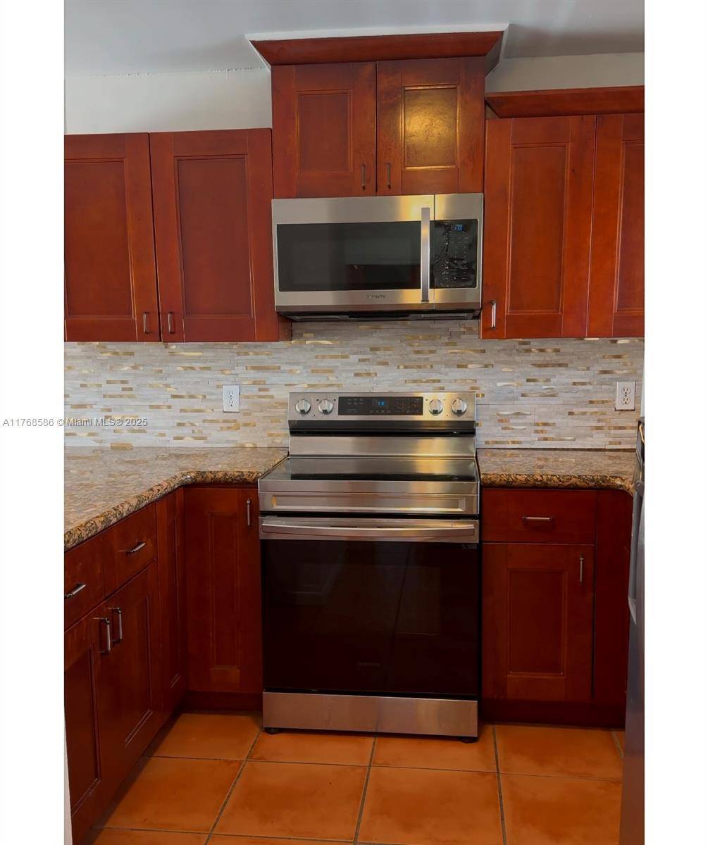 Miami, FL 33183,6235 SW Kendale Lakes Cir #239