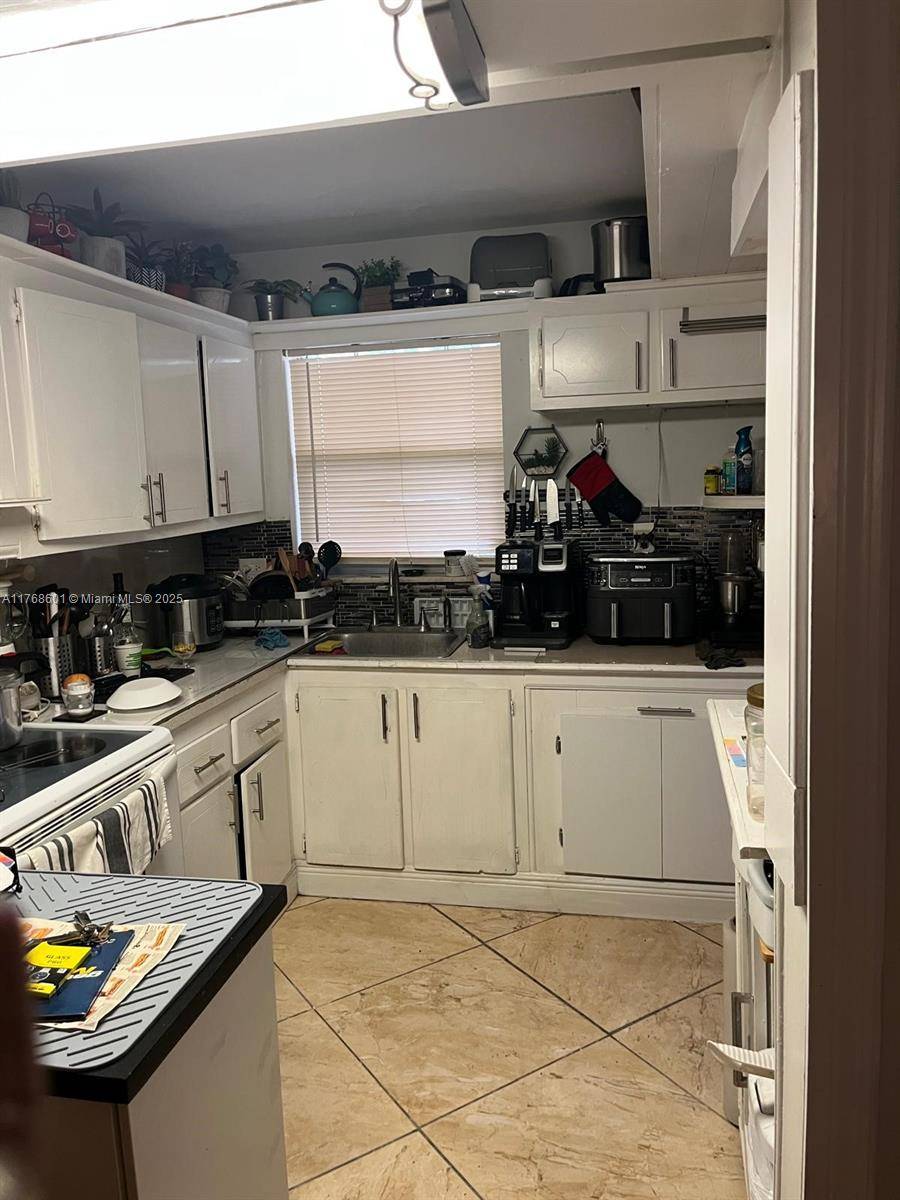 Sunrise, FL 33322,8101 N Sunrise Lakes Dr #105