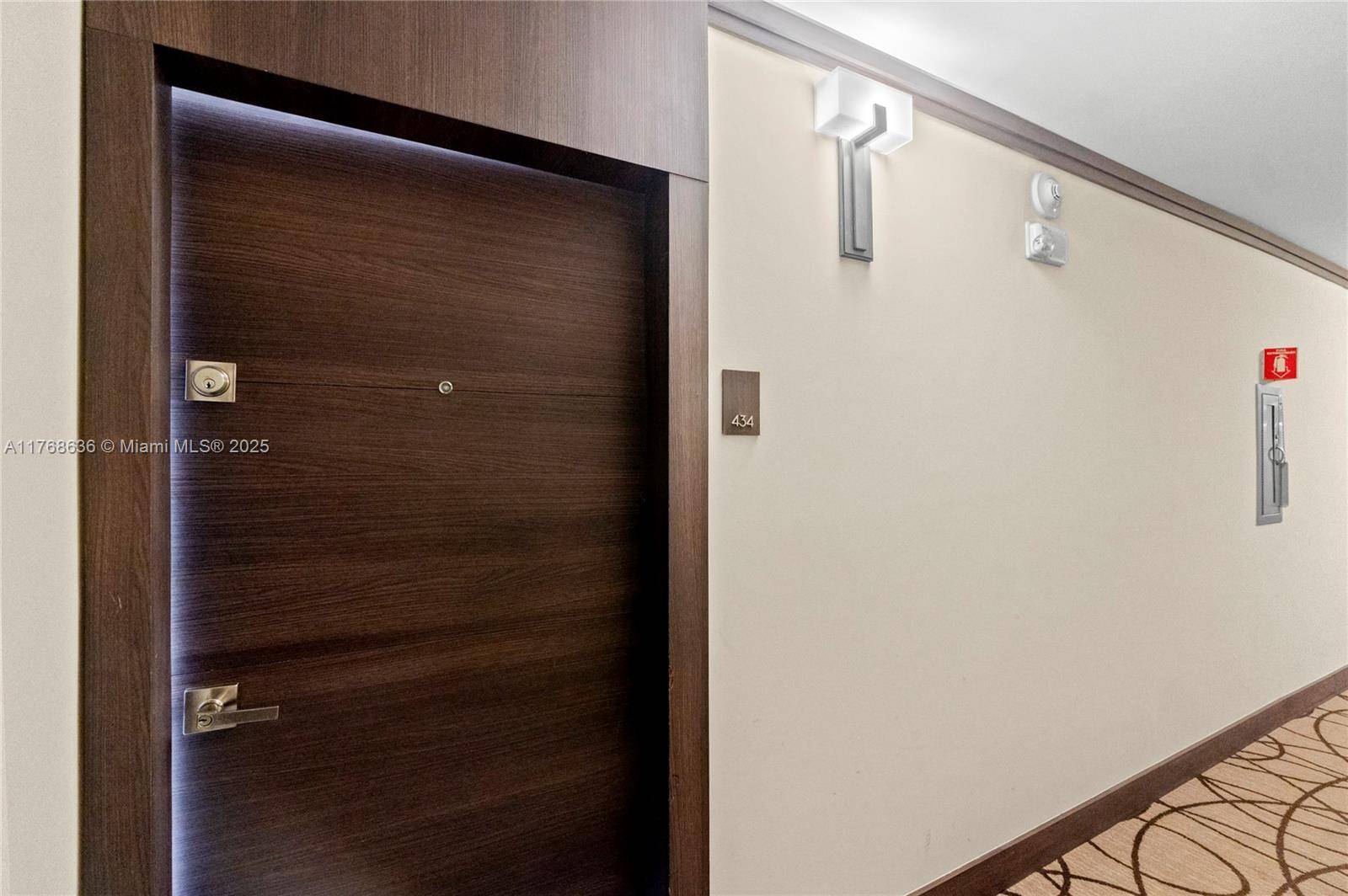Aventura, FL 33180,20505 E Country Club Dr #434